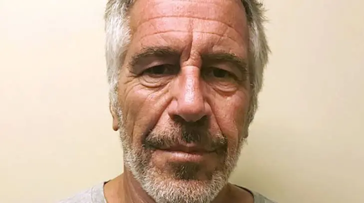 El multimillonario Jeffrey Epstein, acusado de tráfico sexual, muere en prisión