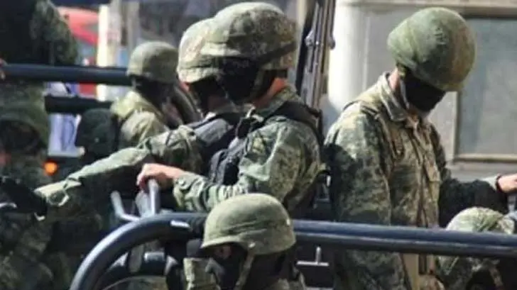 Hombres armados se enfrentan a militares en carretera de Guaymas