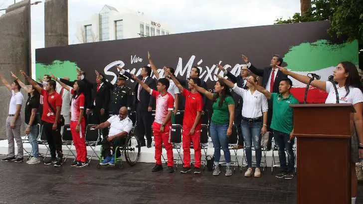 Inician los festejos patrios; realizan los Honores a la Bandera