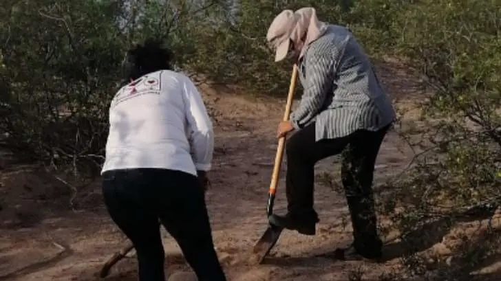 Localizan ‘Buscadoras’ 2 cuerpos más en carretera a Bahía de Kino