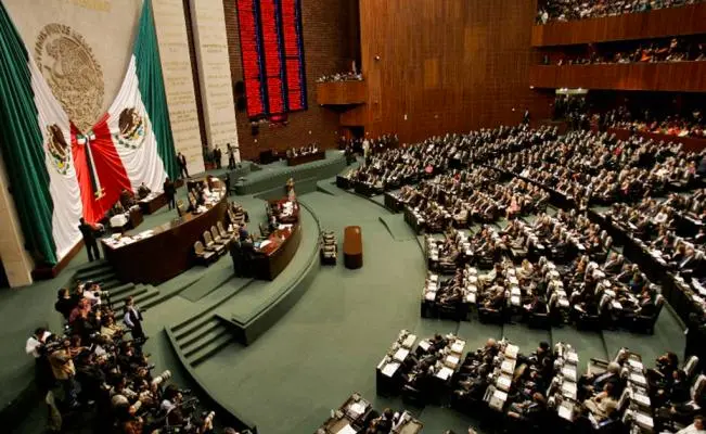 Abrirán pleno de San Lázaro para padres de normalistas de Ayotzinapa