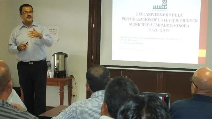 Imparte plática sobre LXVI aniversario de Empalme como cabecera municipal