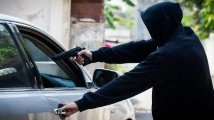 Rastrean a banda de ‘robacarros’