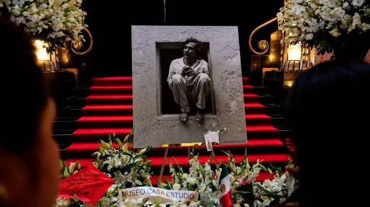 Dan emotivo adiós al maestro Toledo en Bellas Artes