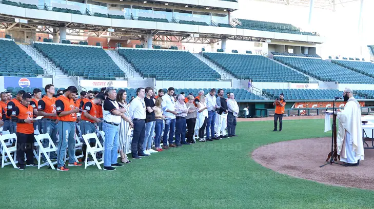 Naranjeros reciben la bendición previo al arranque de temporada