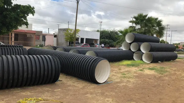 Molesta a vecinos de la Sonacer tardanza en reparar socavón