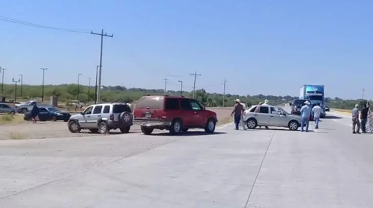 Provoca caos vehicular otro bloqueo de yaquis