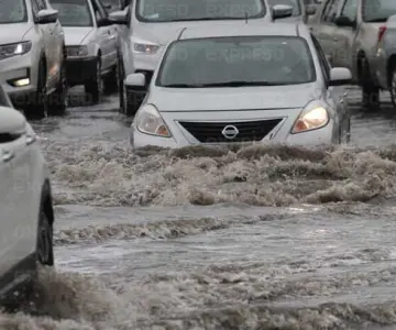 ¡Cuidado al conducir en la lluvia! Emiten recomendaciones de tránsito
