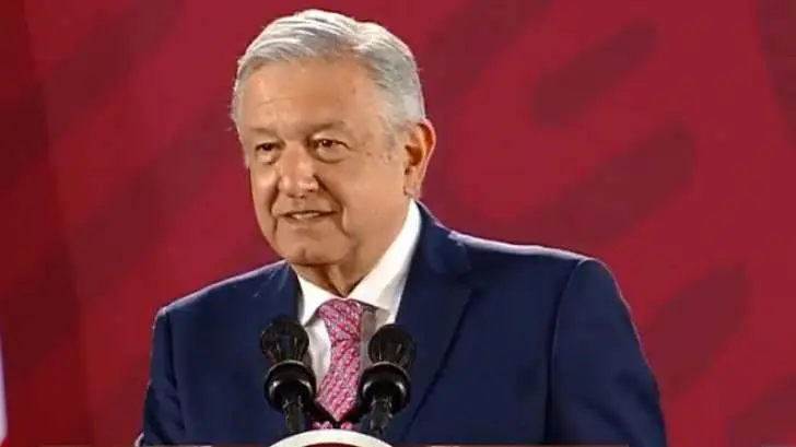 Baja aprobación de AMLO, pero supera a EPN en relación a 2018