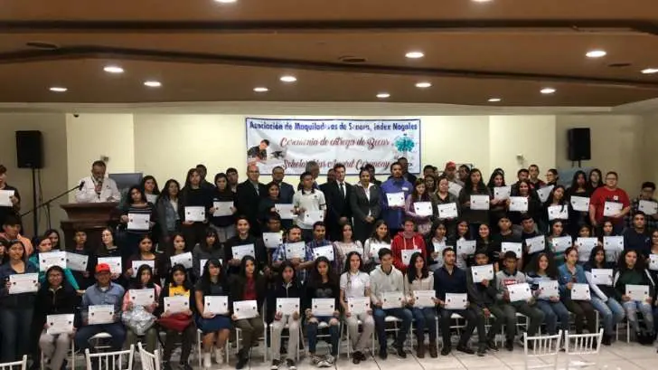 La AMS entrega becas a hijos de trabajadores de maquila