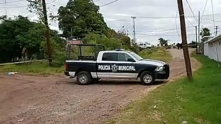 Hallan en Guaymas a joven sin vida con un mensaje en una cartulina