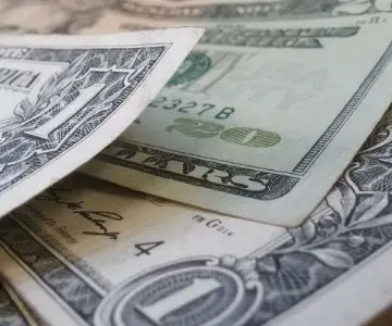 Precio del dólar abre al alza en 19.52 pesos al mayoreo