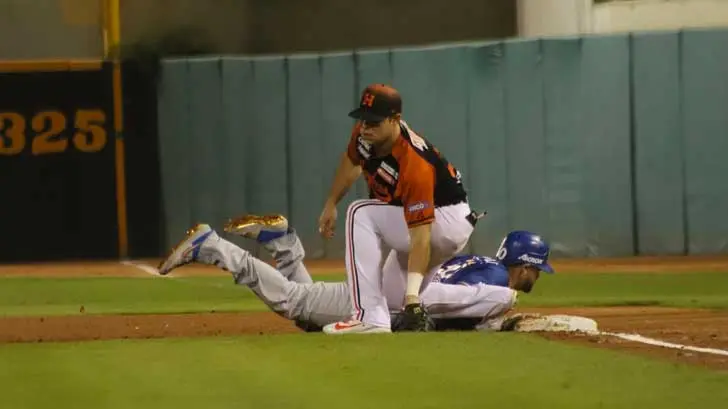Naranjeros pierden ante Charros, pero mantienen liderato