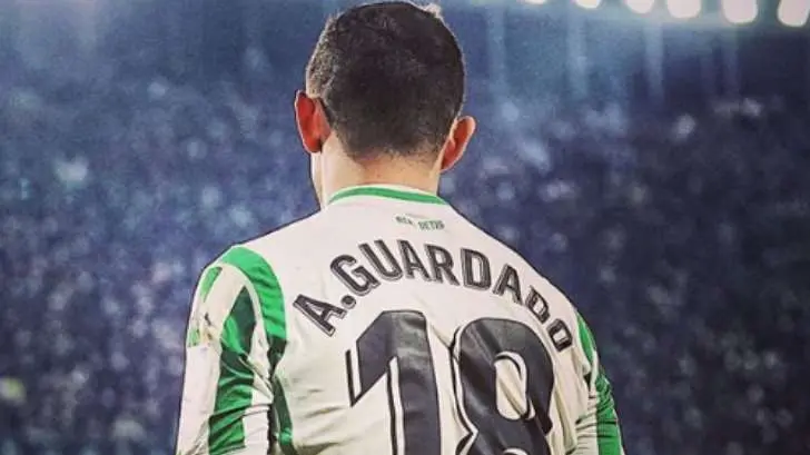 Andrés Guardado renueva con el Betis hasta 2022