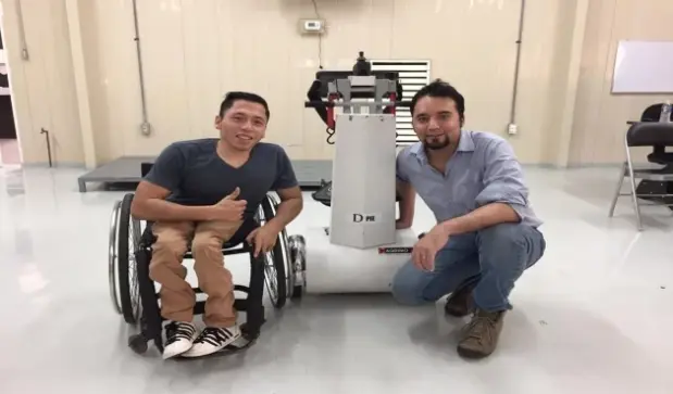 Sonorense crea robot que ‘camina’ hacia la inclusión