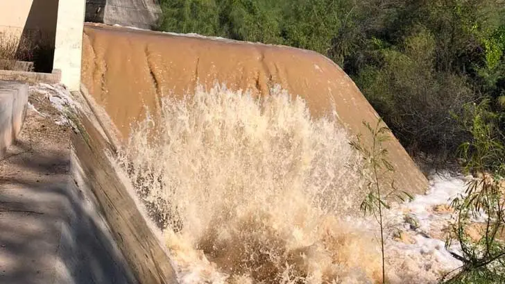 Llaman a extremar precauciones por desfogue de El Molinito