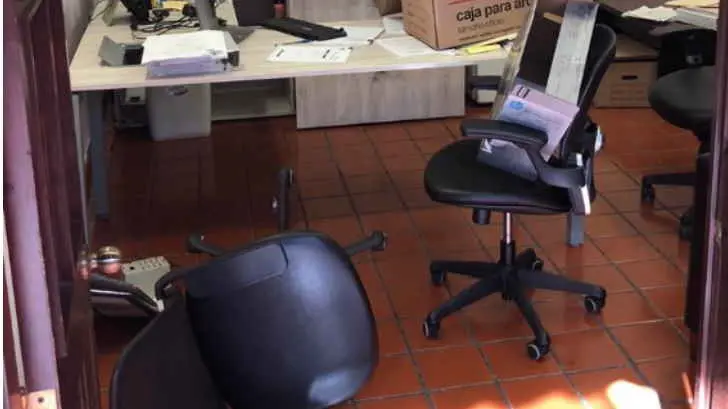 Irrumpen en oficinas de Consejería Jurídica