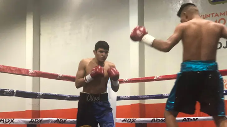 Cristian Olivo se lleva la victoria en combate de invictos