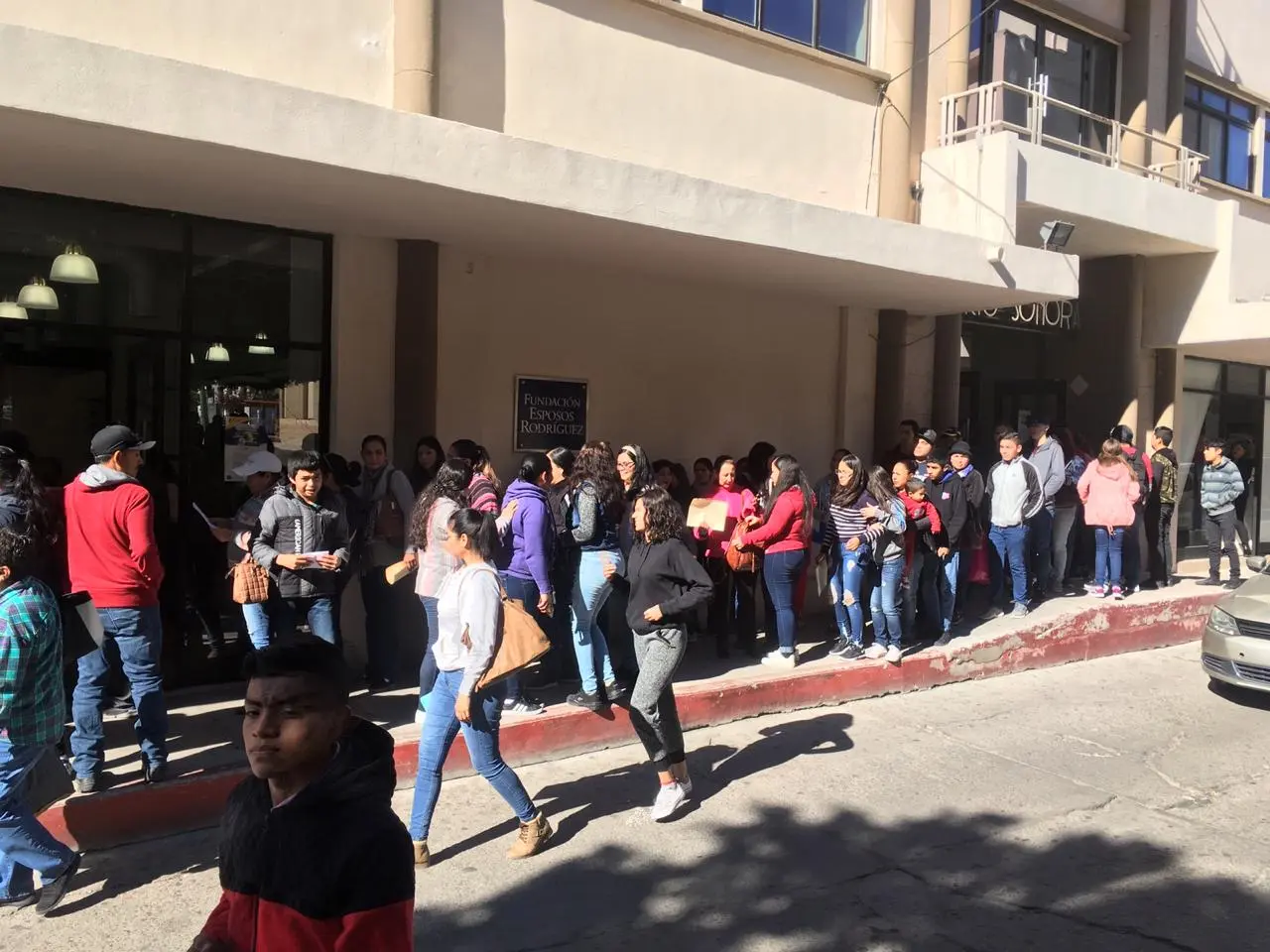 Reciben becas de Fundación Esposos Rodríguez