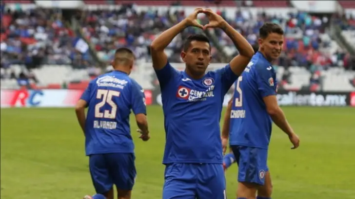 Cruz Azul golea a Santos y consigue sus primeros puntos