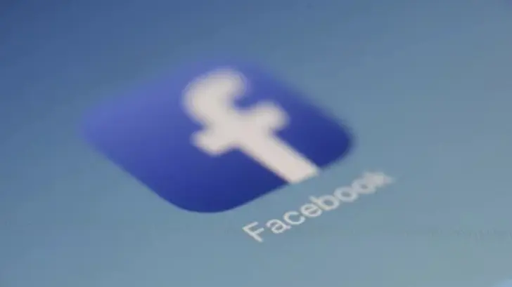Facebook ya está probando el modo oscuro en Android