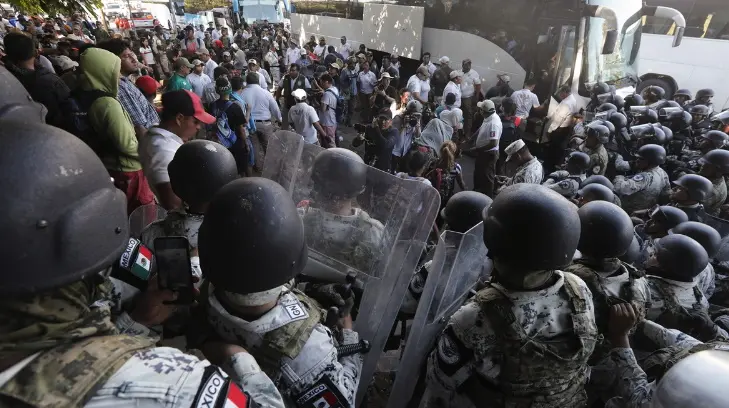 Guardia Nacional frena a golpes a migrantes en Chiapas