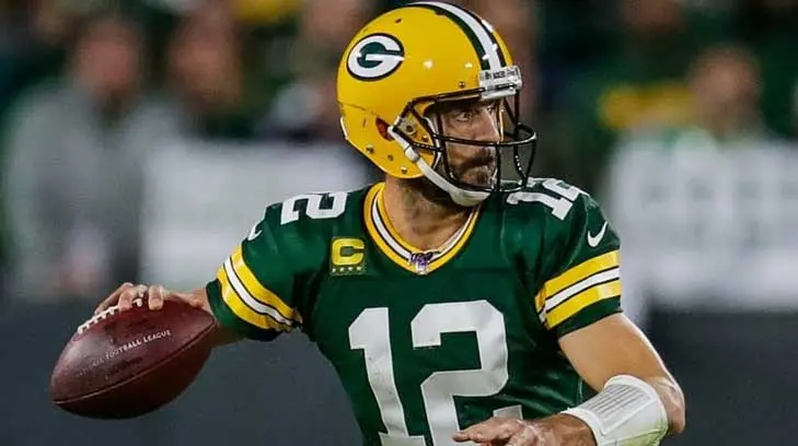 Aaron Rodgers vuelve a estar en el ojo del huracán