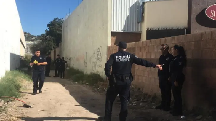 Abate la policía a dos presuntos delincuentes