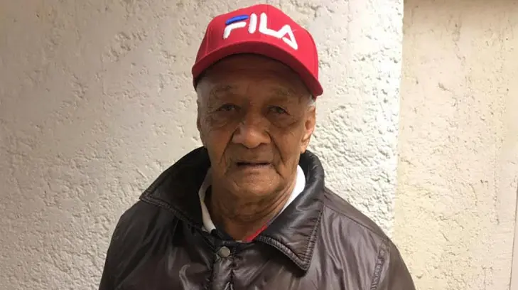 Abuelo guardián añora retomar labor escolar