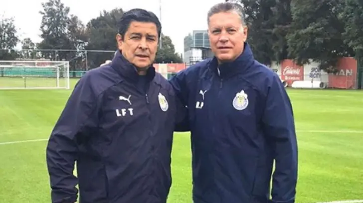 Ricardo Peláez le ayuda a Víctor Guzmán con ‘silencio’
