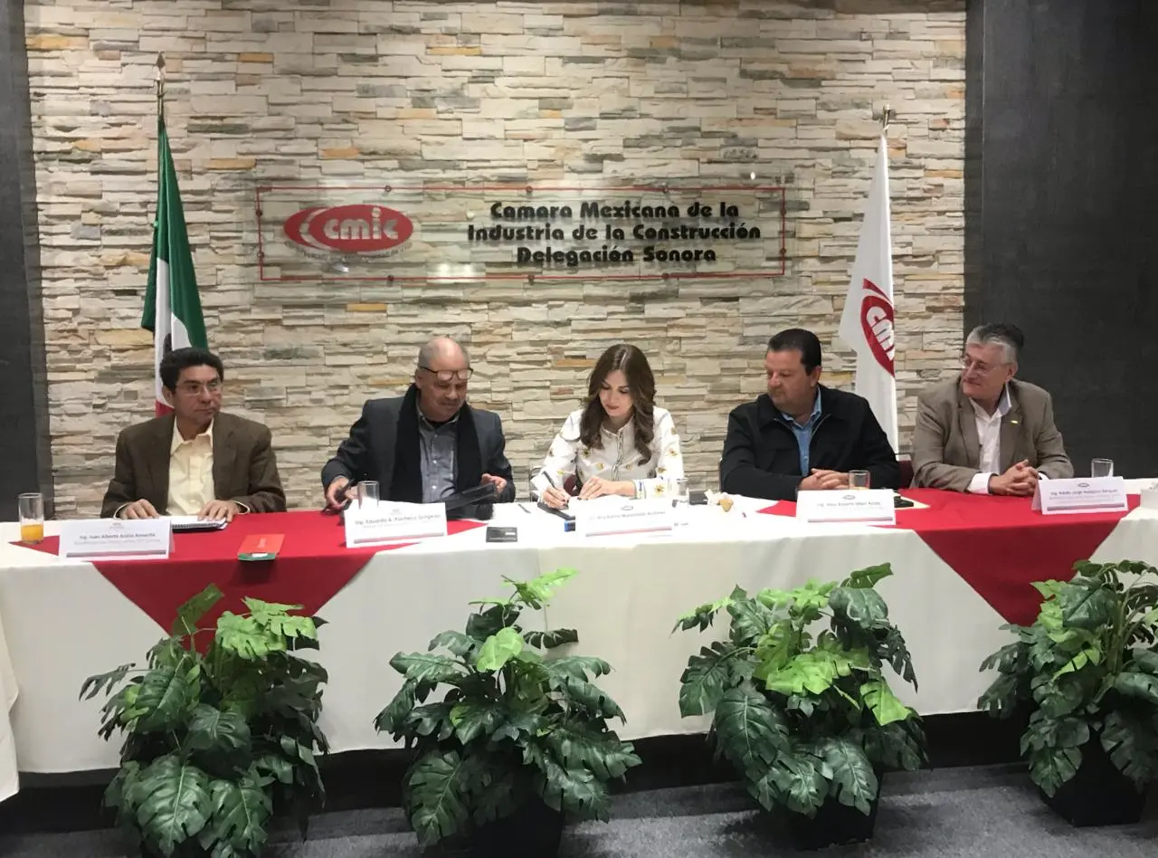 Firman convenio para capacitar a constructores sonorenses