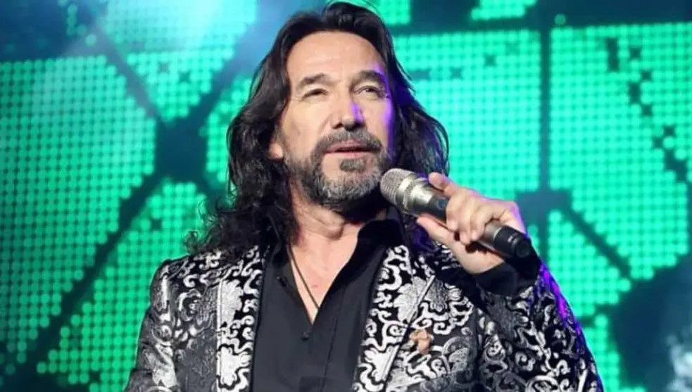 El Buki da catedra de romanticismo con tremendo tuitazo