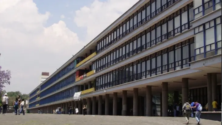 Encapuchados intentan tomar facultad de Derecho de la UNAM