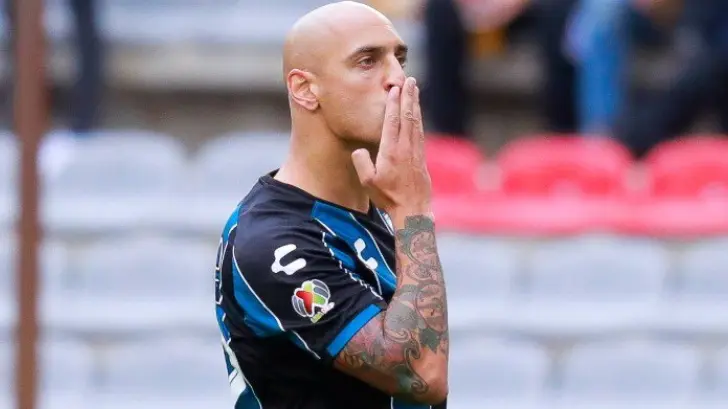 Gallos traen espolones afilados vencen 3-2 a Necaxa
