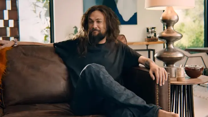Jason Momoa ‘se desnuda’ en comercial del Super Bowl