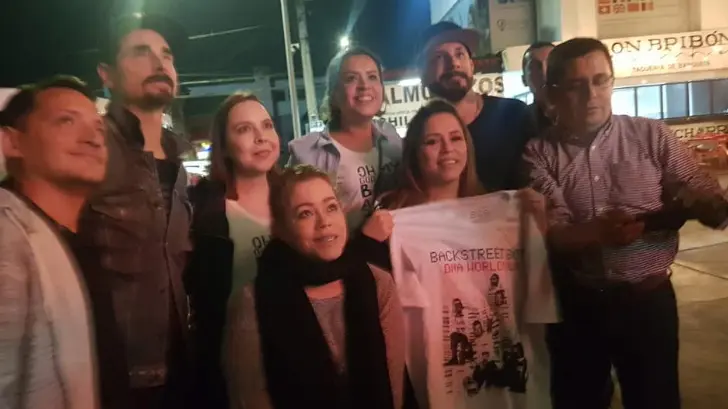 Joven se topa a los Backstreet Boys en los tacos