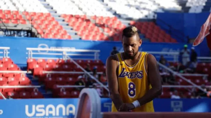 Kyrgios entrena con jersey de Kobe Bryant en Acapulco