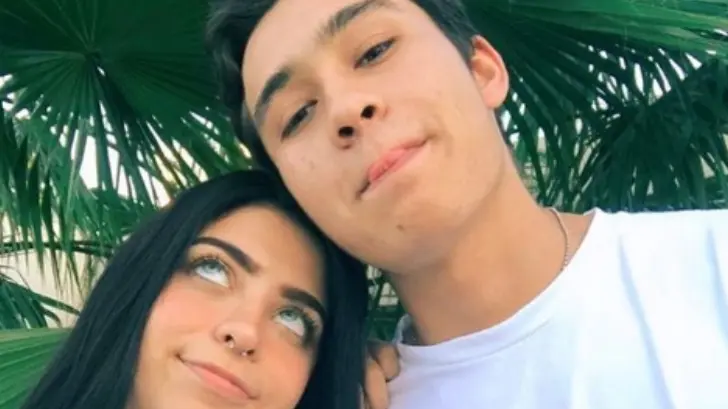 Gibrán y Francely lanzan camisas con ofensa a Danna Paola