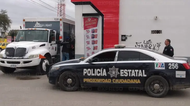 Detienen a un hombre mientras robaba en un expendio