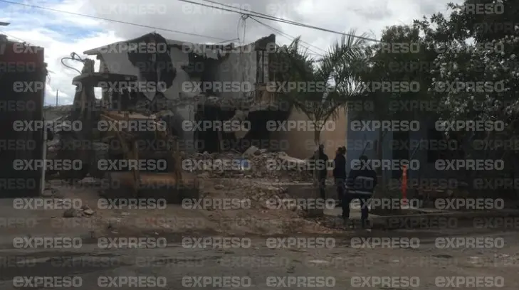 Derriban la casa que explotó en la colonia Jesús García