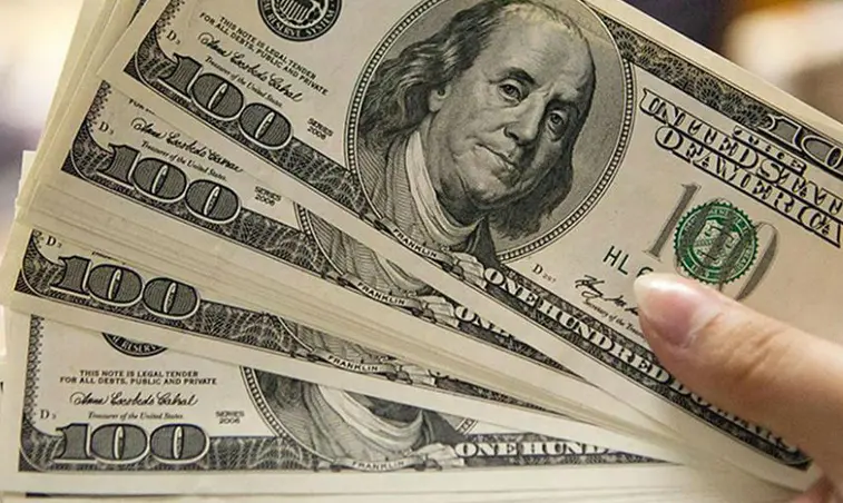 Baja dólar, se vende en 23.31 al mayoreo