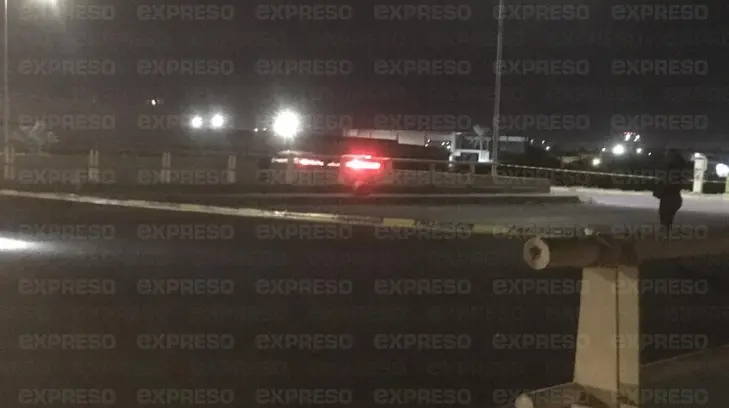 Rescatan a mujer que amenazaba con lanzarse de un puente en HMO