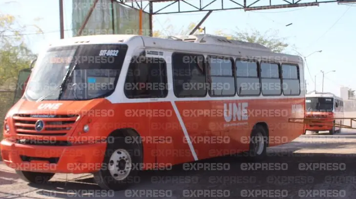 ¡No quieren hacer caso! Usuarios de transporte se niegan a usar correctamente el cubrebocas