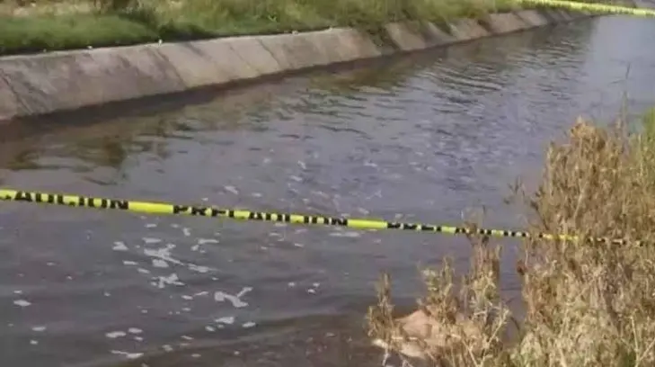 Por poco no la libra, hombre cae a canal de riego en Etchojoa