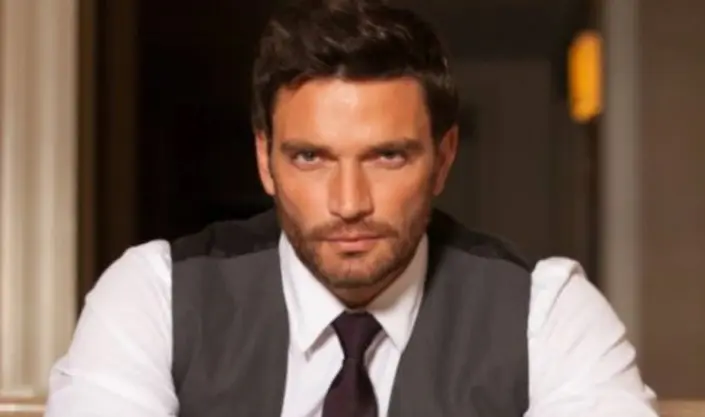 Julián Gil lanzará programa desde su propia casa