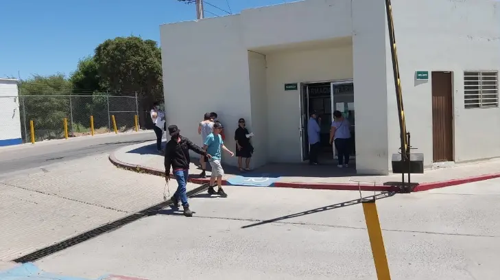 Pese a 12 casos positivos de Covid-19, clínica 64 del IMSS se encuentra dando servicio