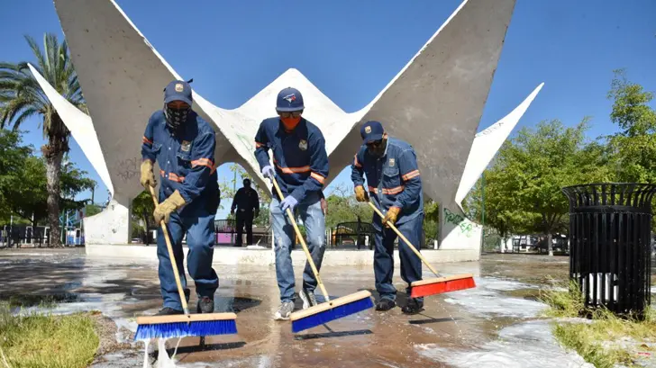 Le toca baño a la plaza Copacabana