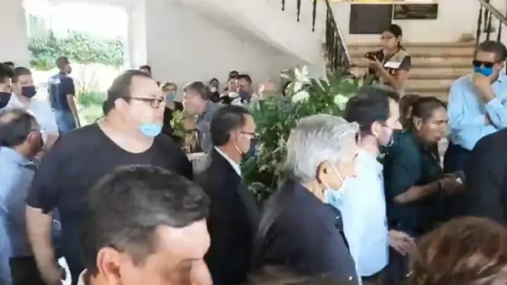 Influencer atemoriza Magdalena de Kino al ser sospechoso de Covid-19