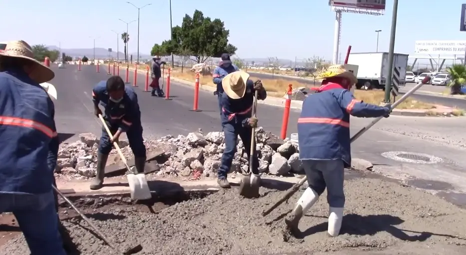 Continúan con reparaciones de vialidades