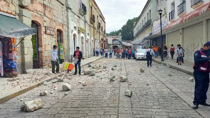 Ya son dos muertos en Oaxaca por sismo de 7.5